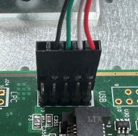 câble USB connecté sur une APU