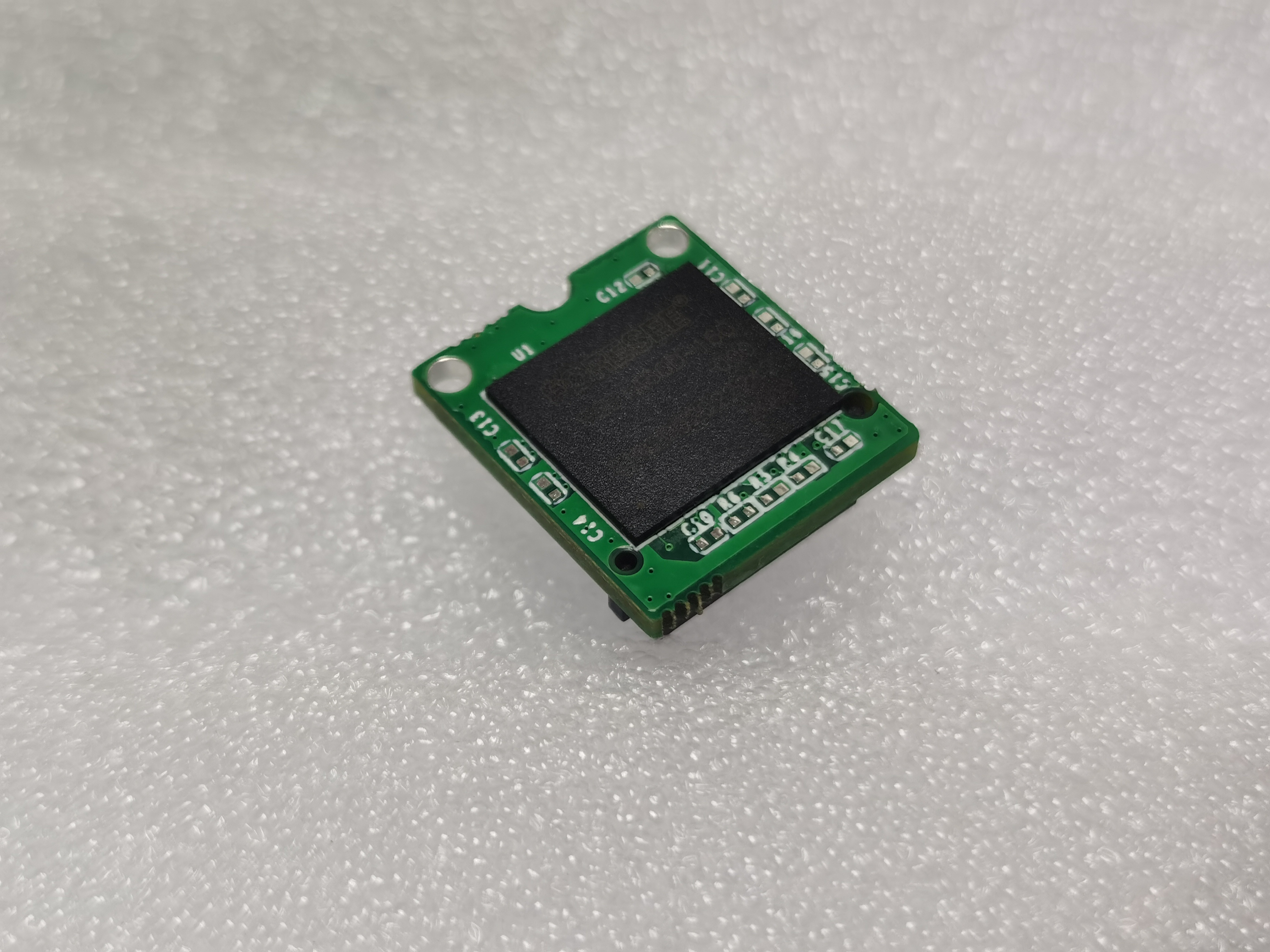 Vue rapprochée d'un module eMMC pour la carte mère NoahV2 de Broachlink